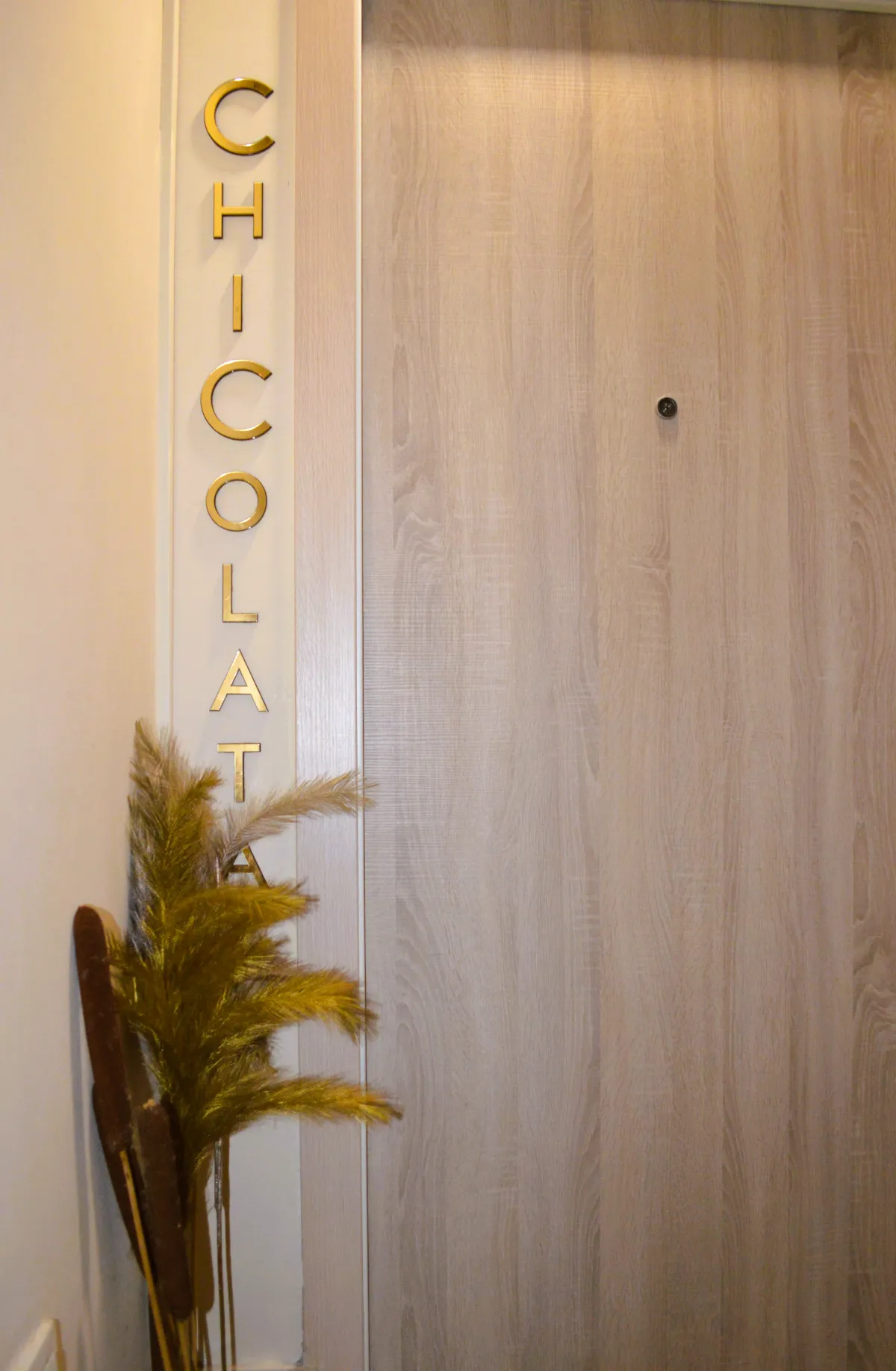 The apartment door with the ChiColata sign